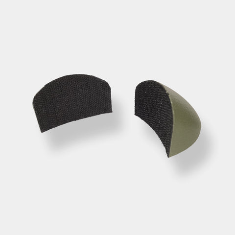 3D-gedruckte Katzenohren in Oliv für den Helm mit Klett