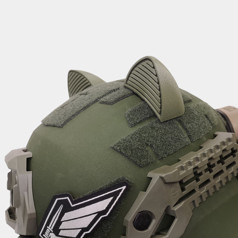 3D-gedruckte Katzenohren in Oliv für den Helm mit Klett