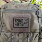 SPARTANAT-Patch mit dem Text Feind hört mit, in der Farbe Schwarz und RAL7013