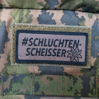 SPARTANAT Patch mit dem Text Schluchtenscheisser mit Klett, in den Farben Schwarz und RAL7013