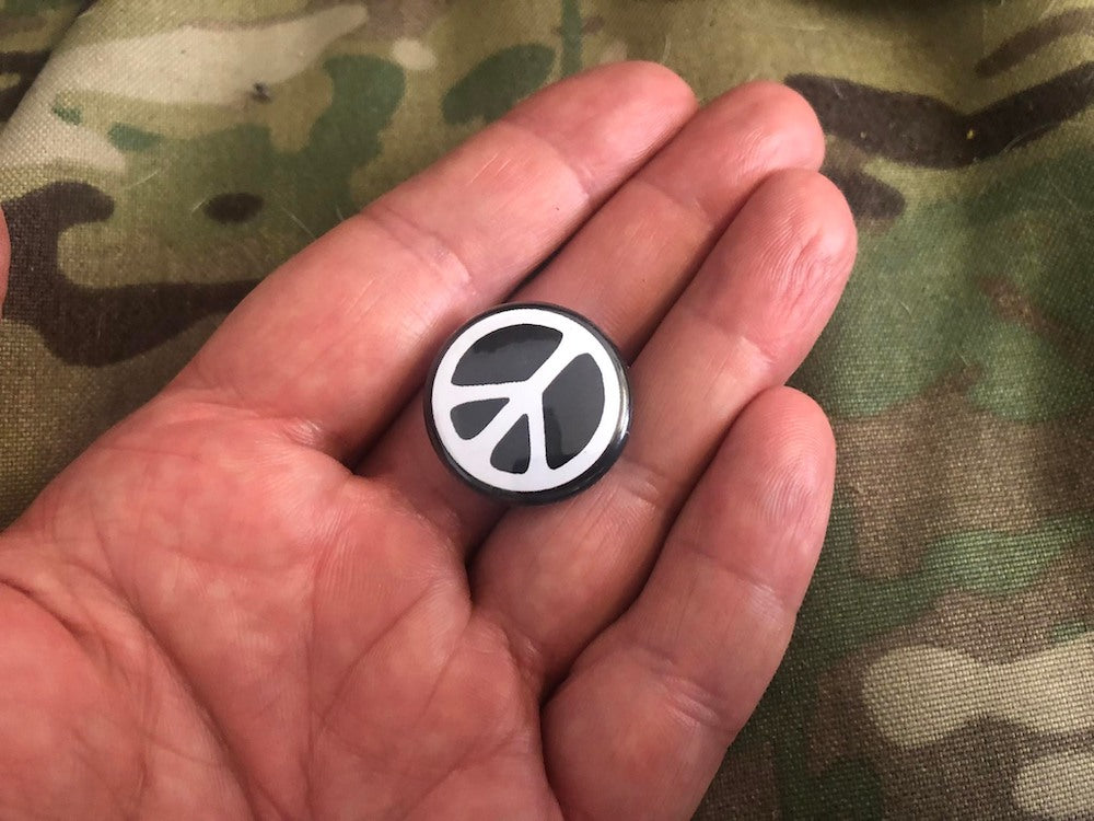Peace Pin – der Anstecker
